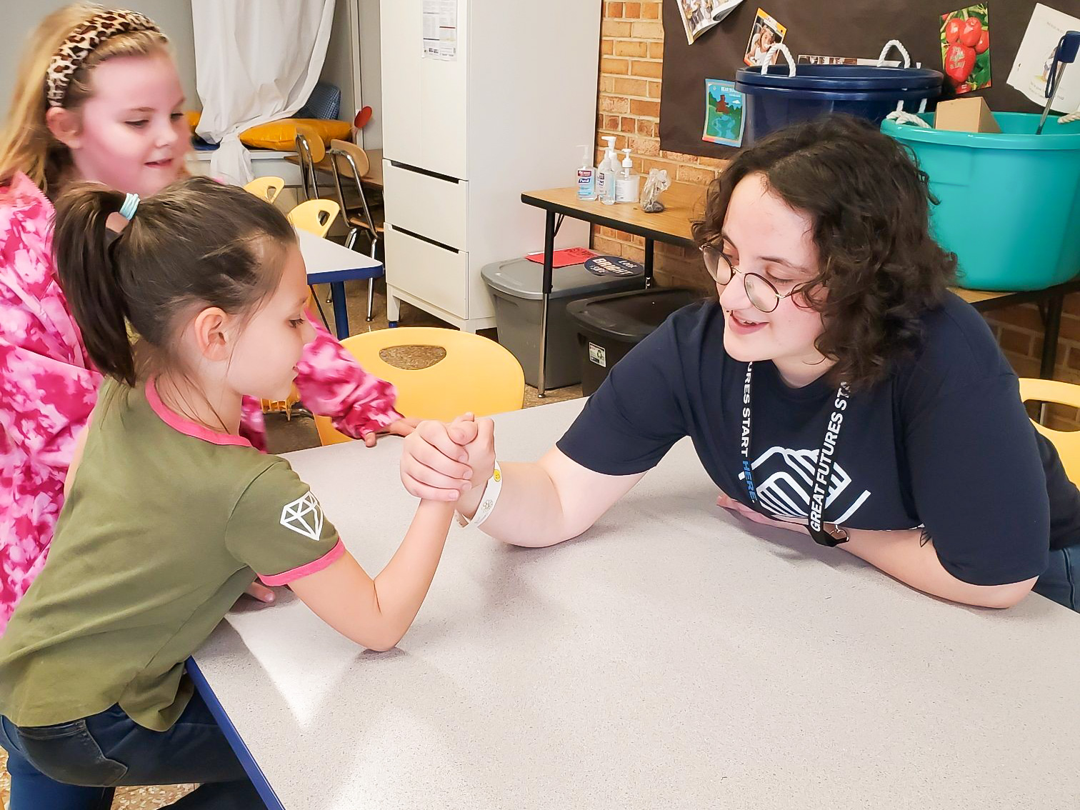 boys and girls club of wooster older kids helping younger kids